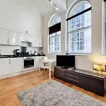 Tower Hill Beautiful Apartment