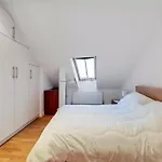 Tower Hill Beautiful Apartment