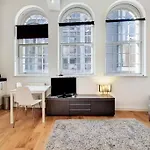 Tower Hill Beautiful Apartment