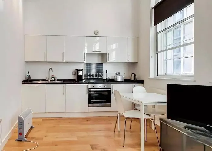 Tower Hill Beautiful Apartment